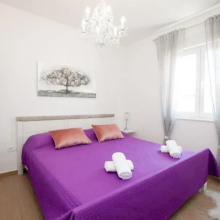 Luxury Eva *